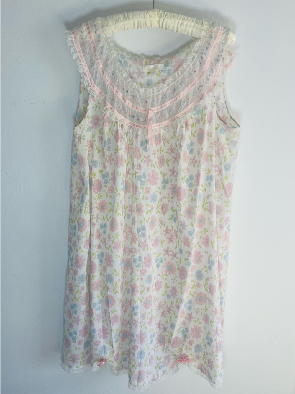 Vintage floral Robin Barbizon women’s night gown